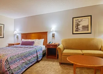 Regency Inn & Suites hotel thumbnail 7
