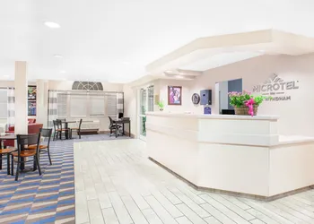Microtel Inn & Suites By Wyndham Clear Lake hotel thumbnail 2