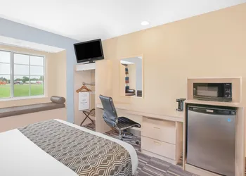 Microtel Inn & Suites By Wyndham Clear Lake hotel thumbnail 3