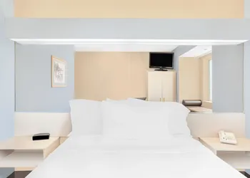 Microtel Inn & Suites By Wyndham Clear Lake hotel thumbnail 6