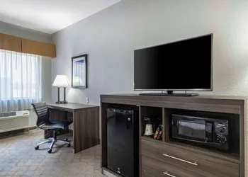Best Western Plus Victoria Inn & Suites hotel thumbnail 5