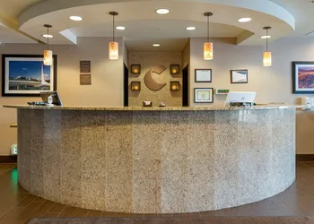 Comfort Suites Redding - Shasta Lake hotel thumbnail 2