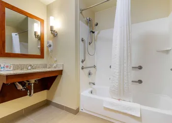 Comfort Suites Redding - Shasta Lake hotel thumbnail 6