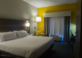 Holiday Inn Express & Suites Litchfield West by IHG hotel thumbnail 6