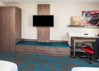 Holiday Inn Express & Suites Litchfield West by IHG hotel thumbnail 7