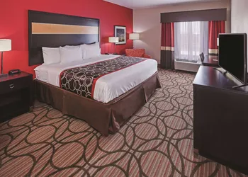 La Quinta Inn & Suites by Wyndham Wichita Falls - MSU Area hotel thumbnail 8