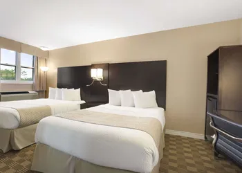 Days Inn & Suites by Wyndham North Bay Downtown hotel thumbnail 5