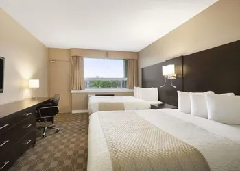 Days Inn & Suites by Wyndham North Bay Downtown hotel thumbnail 8