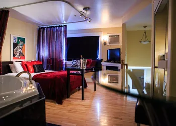 Leaside Manor by The Leaside Group hotel thumbnail 6