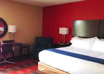 Holiday Inn Express & Suites Jackson Downtown - Coliseum by IHG hotel thumbnail 3