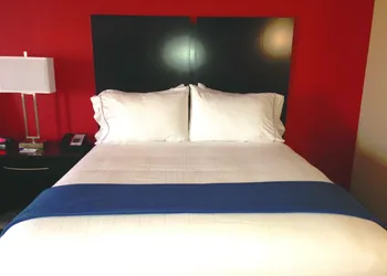 Holiday Inn Express & Suites Jackson Downtown - Coliseum by IHG hotel thumbnail 4