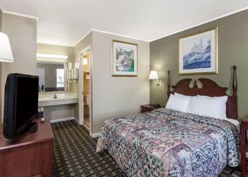 Days Inn by Wyndham Lenoir City hotel thumbnail 7