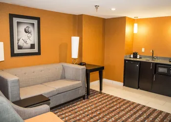 Holiday Inn Express & Suites Nashville Southeast - Antioch by IHG hotel thumbnail 3