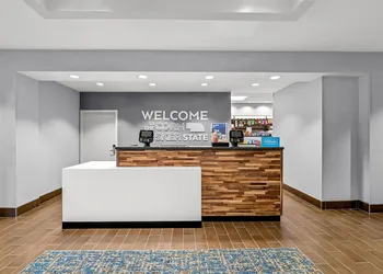 Hampton Inn Omaha/West Dodge Road (Old Mill) hotel thumbnail 3