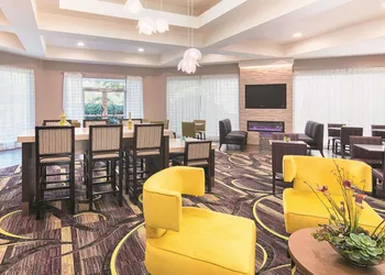 La Quinta Inn & Suites by Wyndham Atlanta Conyers hotel thumbnail 3