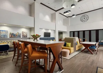 Hampton Inn & Suites Pittsburgh/Harmarville hotel thumbnail 3