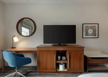 Hampton Inn & Suites Pittsburgh/Harmarville hotel thumbnail 5