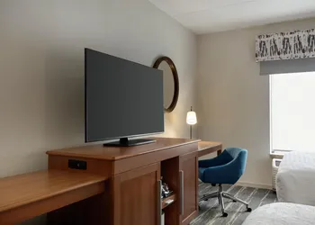 Hampton Inn & Suites Pittsburgh/Harmarville hotel thumbnail 6