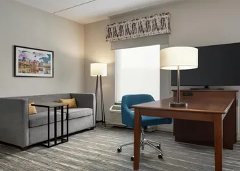 Hampton Inn & Suites Pittsburgh/Harmarville hotel thumbnail 7