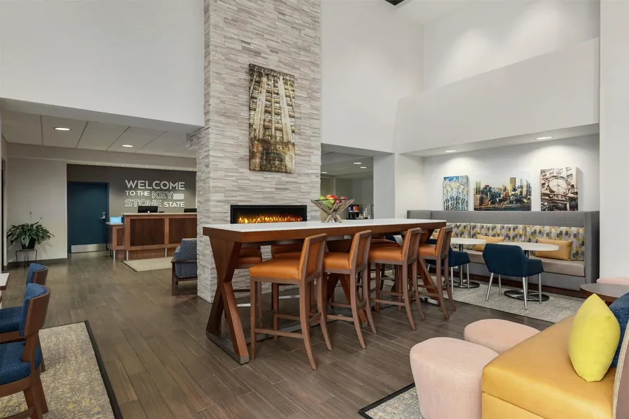 Hampton Inn & Suites Pittsburgh/Harmarville hotel detail image 2
