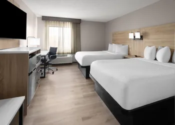 La Quinta Inn & Suites by Wyndham Mansfield OH hotel thumbnail 8
