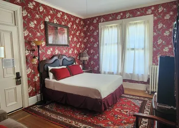 Greystone Manor Bed & Breakfast hotel thumbnail 8
