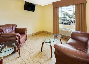 Baymont by Wyndham Beloit hotel thumbnail 2