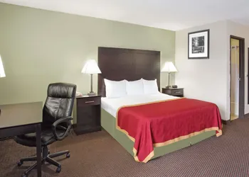 Baymont by Wyndham Beloit hotel thumbnail 6