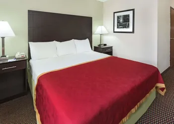 Baymont by Wyndham Beloit hotel thumbnail 8