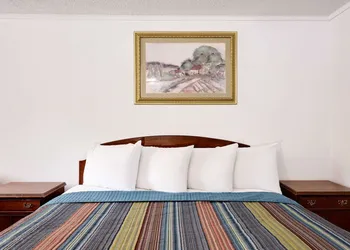 Knights Inn Macedonia hotel thumbnail 4