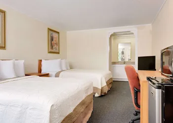Knights Inn Macedonia hotel thumbnail 8