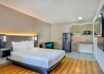 Studio 6 Extended Stay - Austin, TX - Midtown hotel thumbnail 3