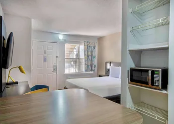 Studio 6 Extended Stay - Austin, TX - Midtown hotel thumbnail 5