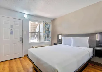 Studio 6 Extended Stay - Austin, TX - Midtown hotel thumbnail 6