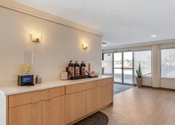 Comfort Inn & Suites Ormond Beach Oceanfront hotel thumbnail 2