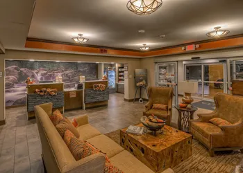La Quinta Inn & Suites by Wyndham Pigeon Forge hotel thumbnail 2