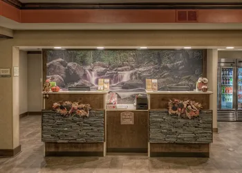 La Quinta Inn & Suites by Wyndham Pigeon Forge hotel thumbnail 5