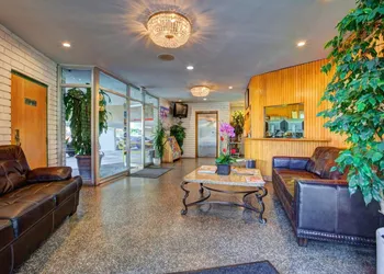 Dunes Inn - Wilshire hotel thumbnail 2