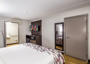 Red Roof Inn Lexington hotel thumbnail 6