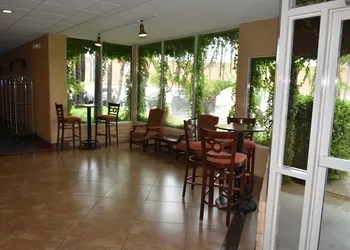 Ontario Airport Inn hotel thumbnail 4