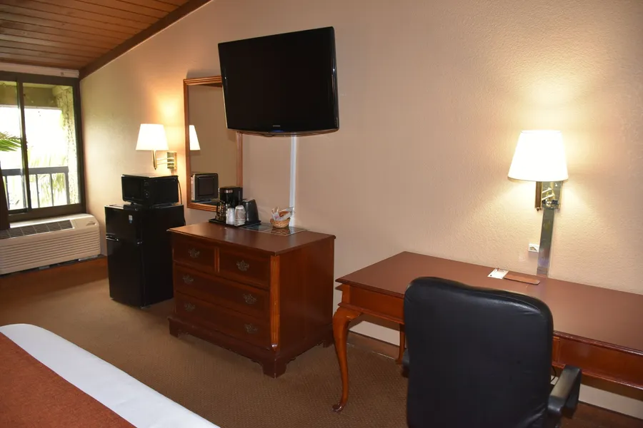 Ontario Airport Inn hotel detail image 6