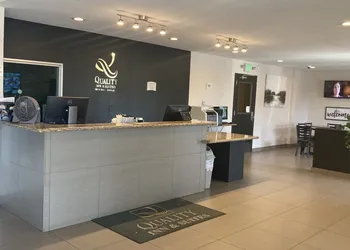 Quality Inn & Suites near Downtown Bakersfield hotel thumbnail 2