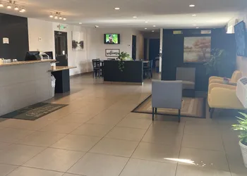 Quality Inn & Suites near Downtown Bakersfield hotel thumbnail 6