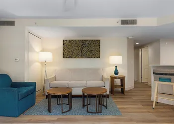 Club Wyndham at Waikiki Beach Walk hotel thumbnail 8