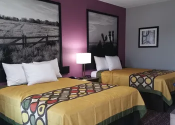 Super 8 by Wyndham Carrizo Springs hotel thumbnail 4