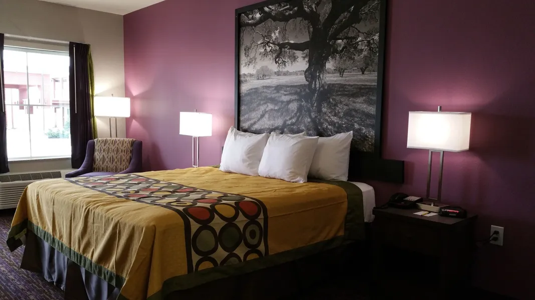 Super 8 by Wyndham Carrizo Springs hotel detail image 6