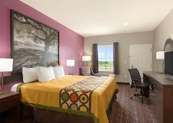 Super 8 by Wyndham Carrizo Springs hotel thumbnail 7
