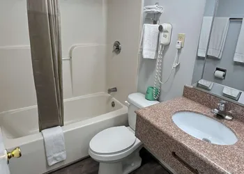 Americas Best Value Inn Lancaster hotel thumbnail 7