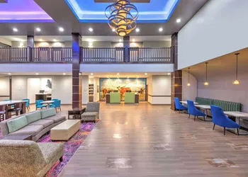 La Quinta Inn & Suites by Wyndham Tyler - University Area hotel thumbnail 2
