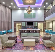 La Quinta Inn & Suites by Wyndham Tyler - University Area hotel detail image 5